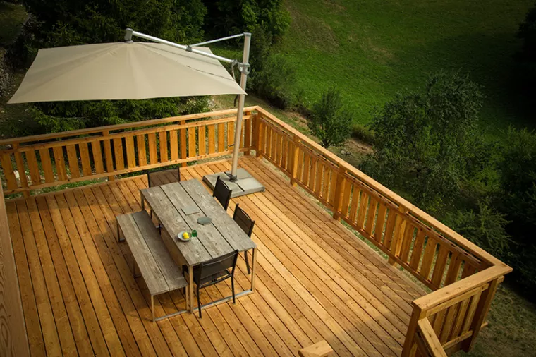 Installer une terrasse sur pilotis sur un terrain en pente, Belleville-en-Beaujolais, Nature en Beaujolais